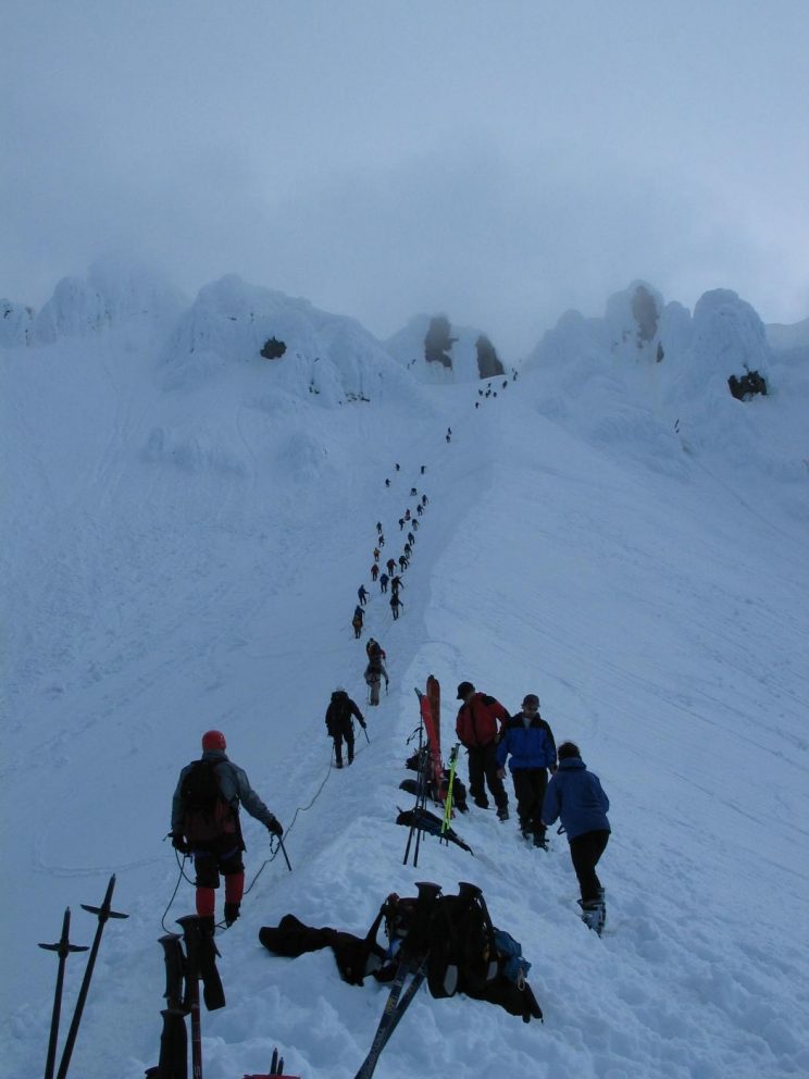 Line of climbers along the Hogsback. - Photo courtesy of Dean/Summitpost.org