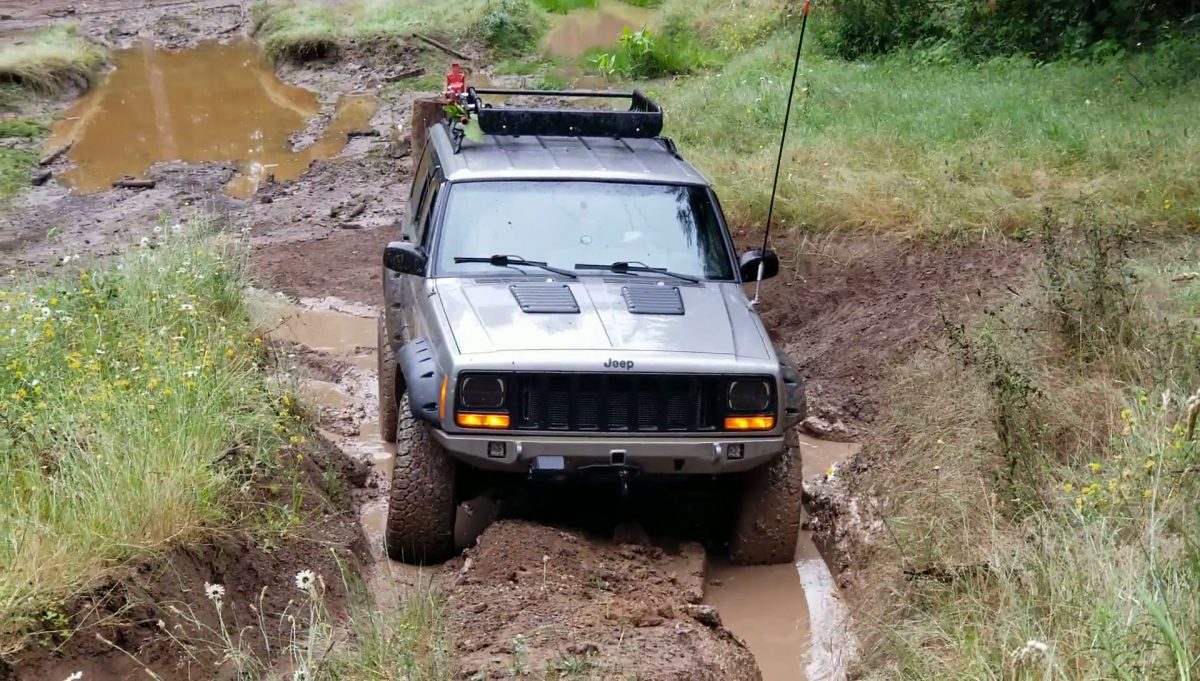 Jeep XJ in mud